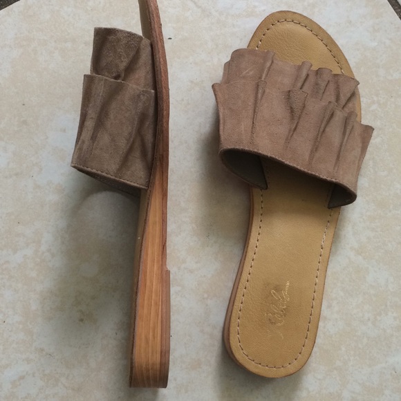 Ruffle slides - Picture 3 of 4